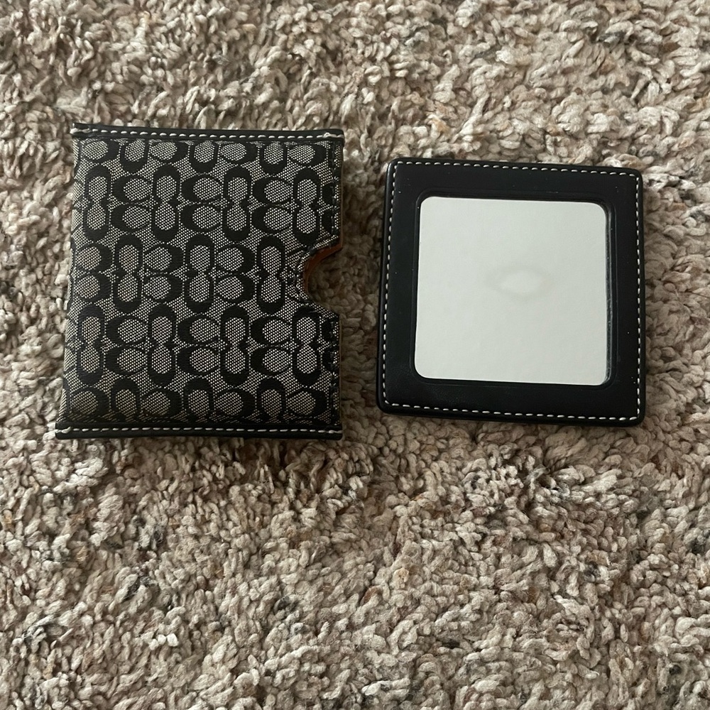 Coach mirror with case 3 x 3.5” - Picture 2 of 3